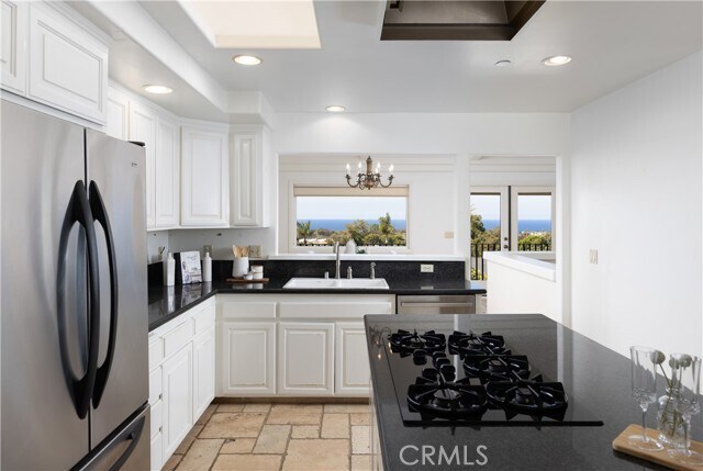 Building Photo - 318 Avenida Costanso