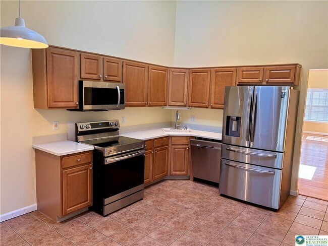 Building Photo - 5551 Stonecroft Ln