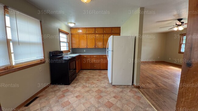 Building Photo - 130 N Ohio St