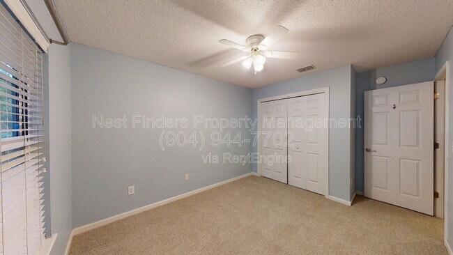 Building Photo - 281 Village Green Ave