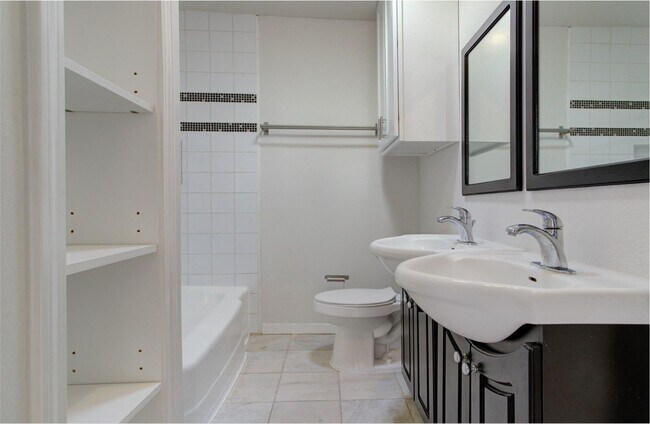 Building Photo - 5704 Darling St