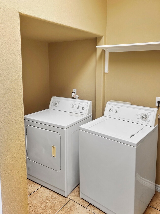 Building Photo - 1710 Ulit Ave