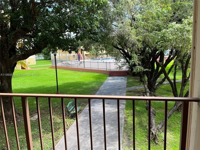 Building Photo - 9190 Fontainebleau Blvd