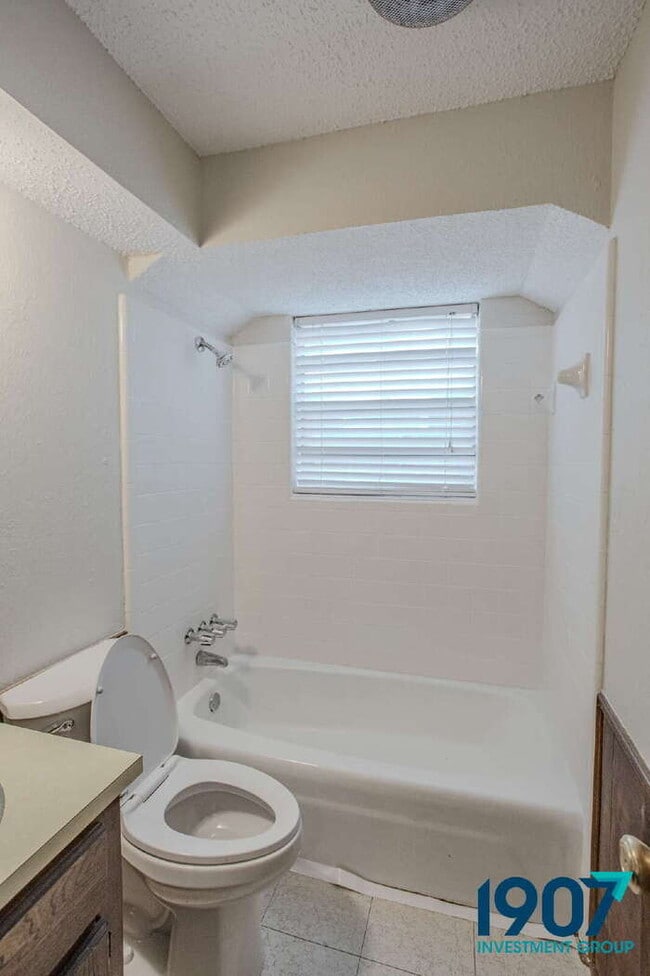 Building Photo - Charming 3-Bedroom Home in Moore with Spac...