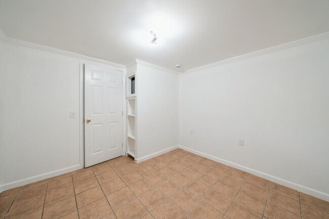 Building Photo - 940 SCHOPMAN Dr