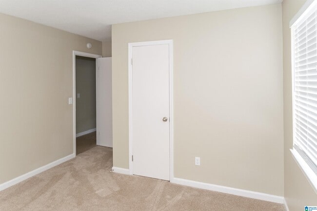 Building Photo - 320 Willow Glen Ct
