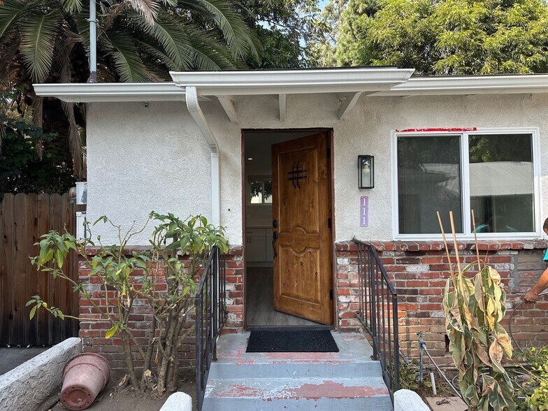 front door - 111 W Claremont St
