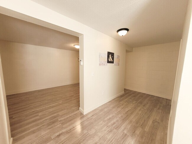 Building Photo - Studio Apartment - Utilities Included!