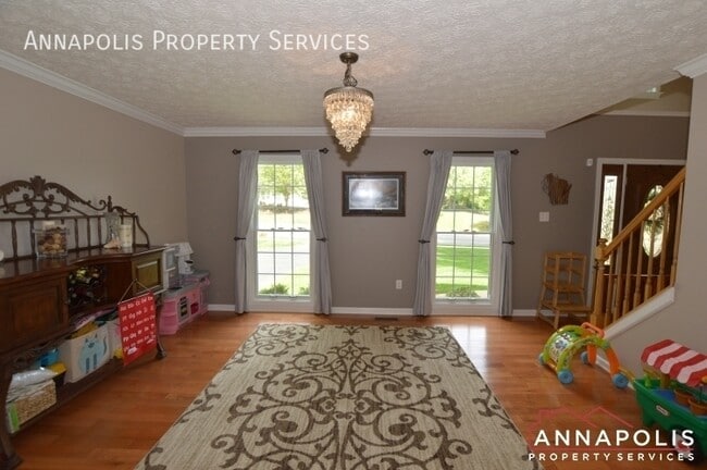 Building Photo - 555 Brightview Dr