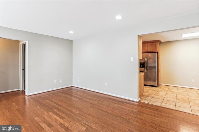Building Photo - 102 Barnsfield Ct