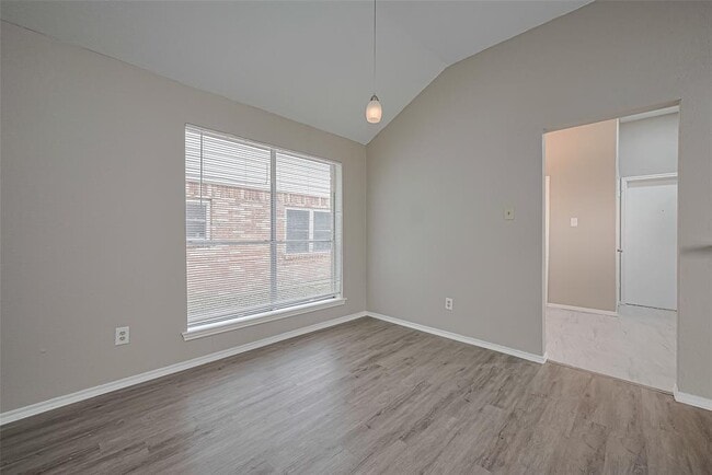 Building Photo - 2339 Loyanne Dr