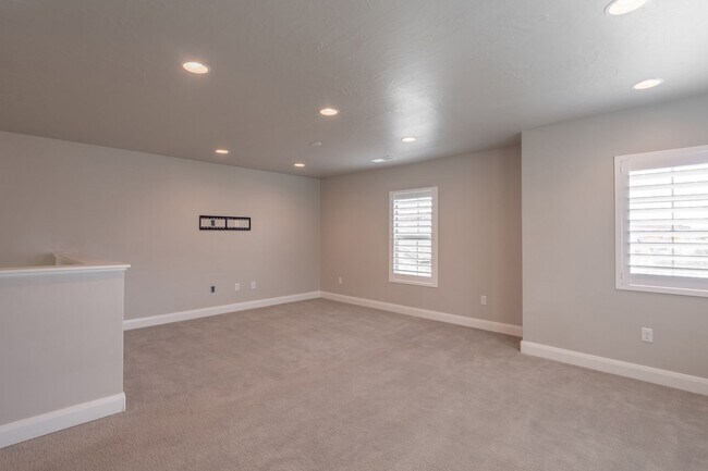 Building Photo - Newer Home in Prime Location with Spacious Layout & Two Living Areas