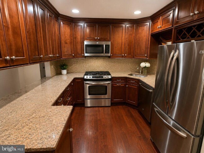 Building Photo - 6808 Darby Ln