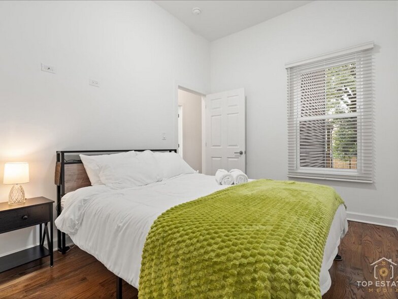 Building Photo - 3529 S Indiana Ave