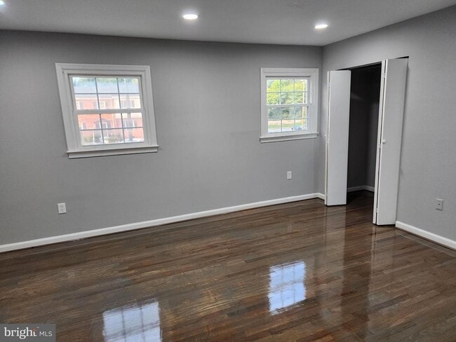 Building Photo - 14477 Village Dr