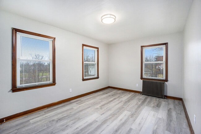 Building Photo - Newly Renovated 1br/1ba Apartment Available! PICTURES COMING SOON!