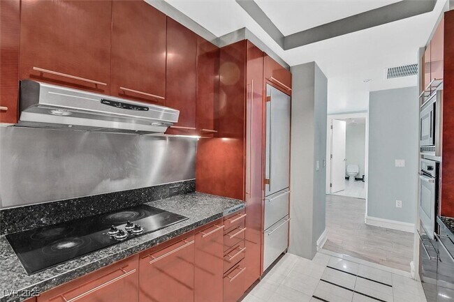 Building Photo - 2700 S Las Vegas Blvd