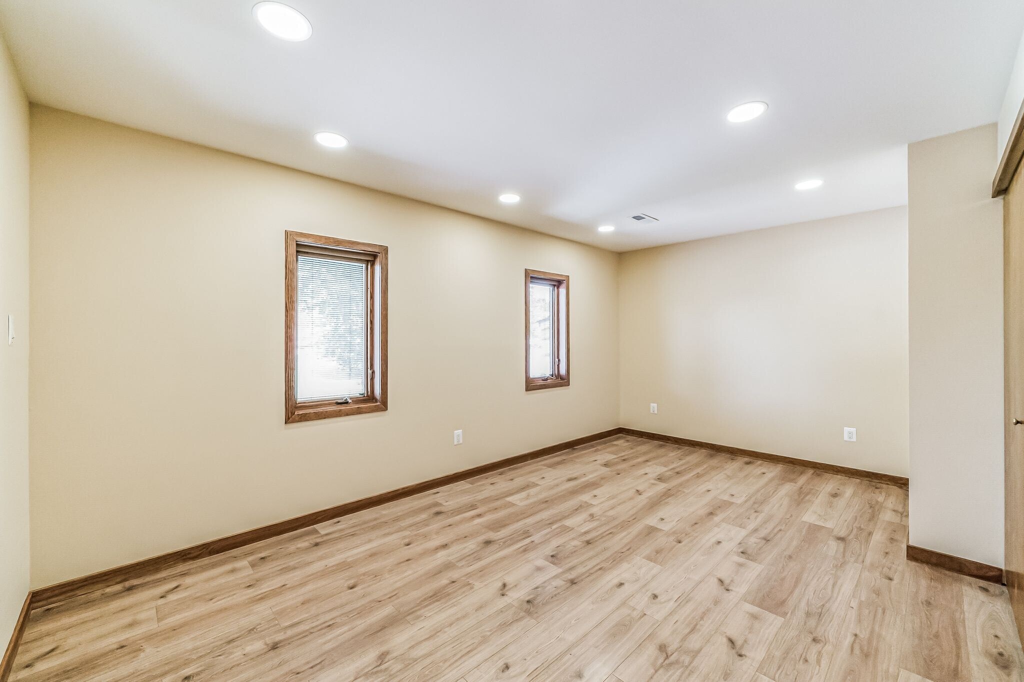 Building Photo - 468 Long Ln