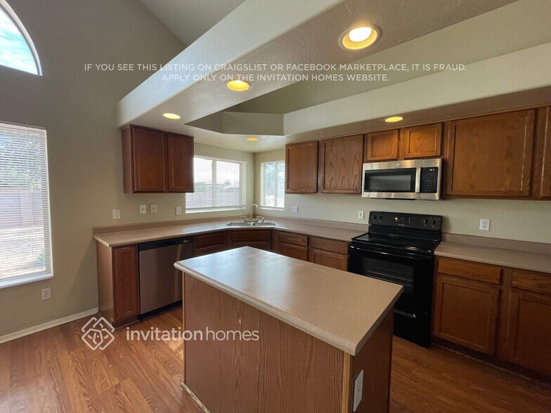 Building Photo - 7755 W Stella Ave