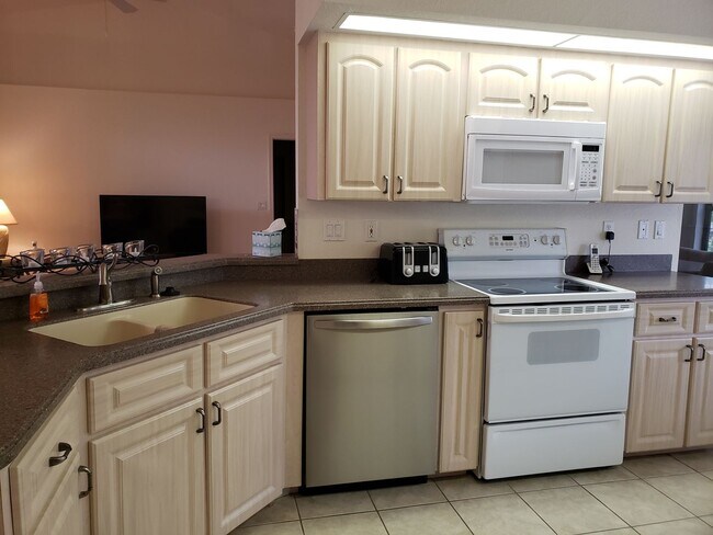Building Photo - AVAILABLE 2026 SEASON! PORT CHARLOTTE, HEA...