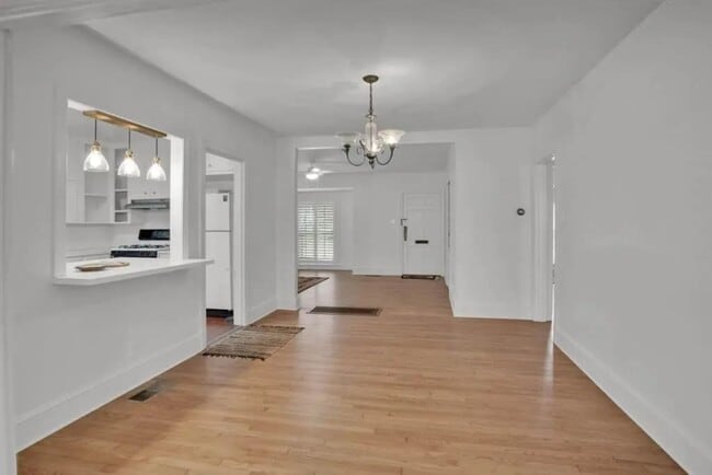 Building Photo - Albany Avenue