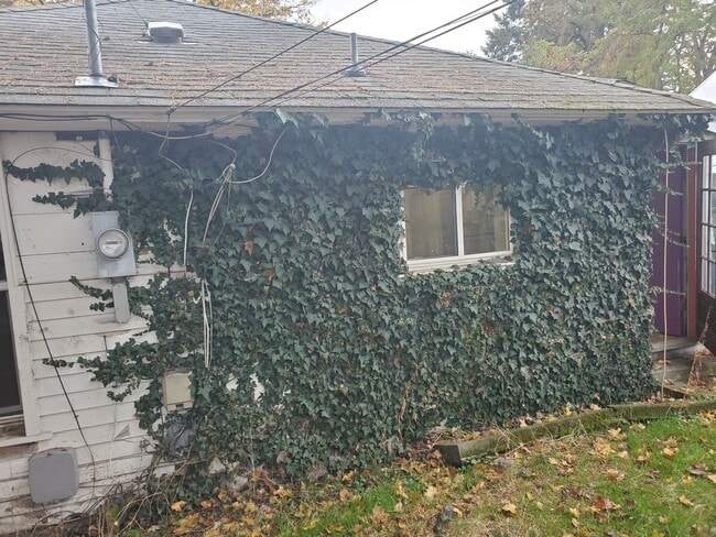 Building Photo - 2 Bedroom/ 1 Bathroom West Central Spokane...