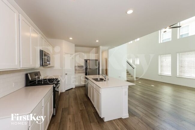 Building Photo - 2548 Northcote Dr