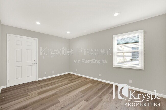 Building Photo - 1007 Maple Ave