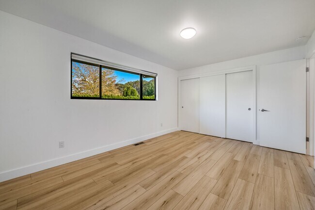 Building Photo - Updated 2 Bedroom House in Magnolia