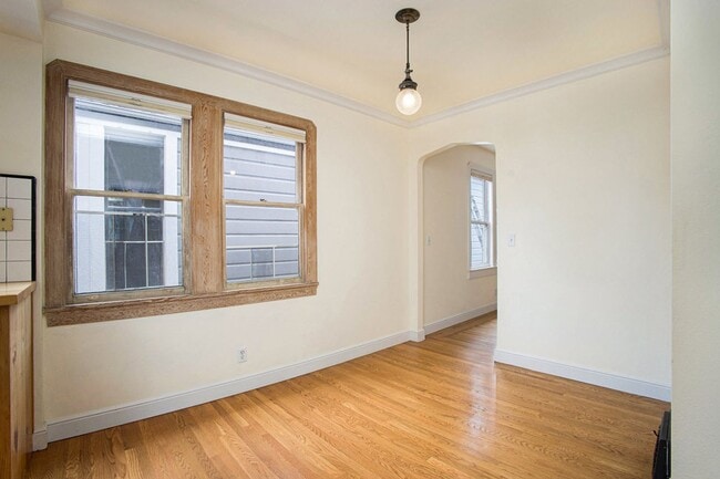Building Photo - 871 Oak St