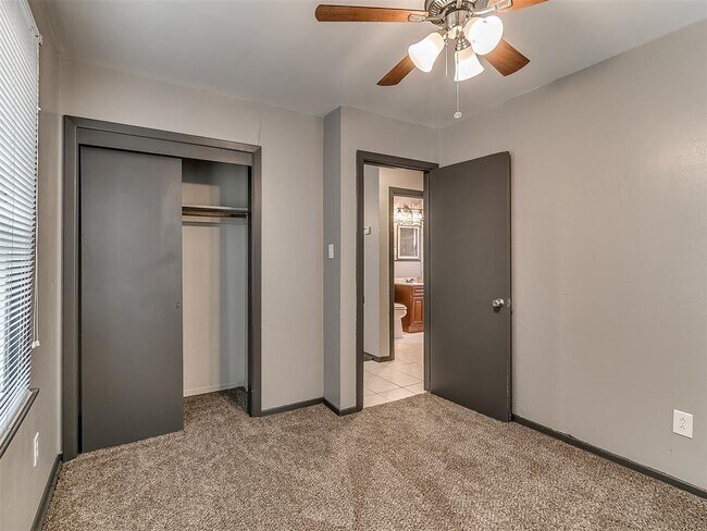 Building Photo - 4209 NE 19th St