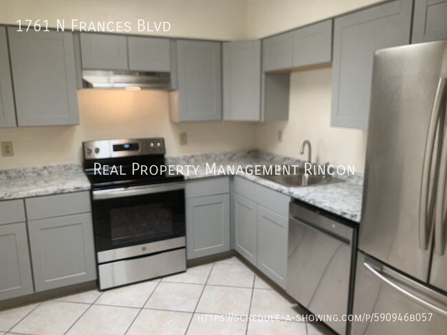 Building Photo - Upgraded 3 bed 2 bath - Central