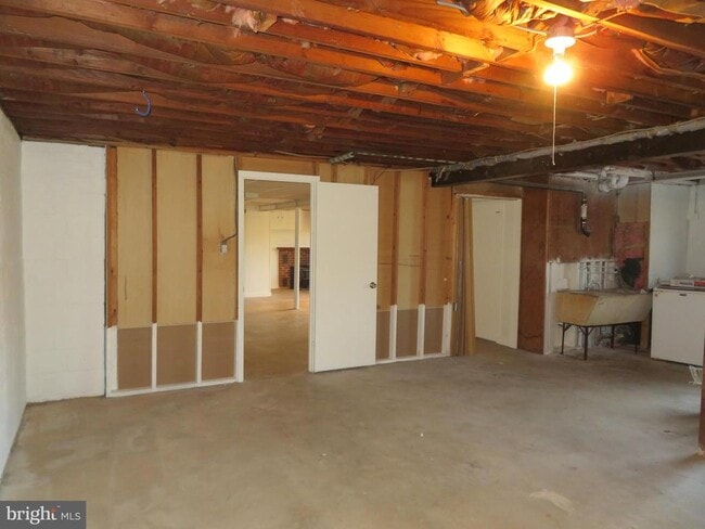 Building Photo - 26 Lakeside Dr