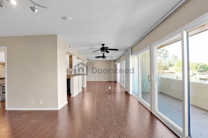 Building Photo - 2317 Eastbluff Dr