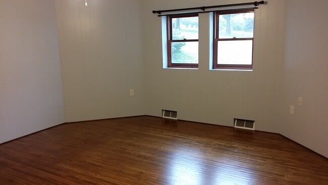 Building Photo - 11 N Wade Ave