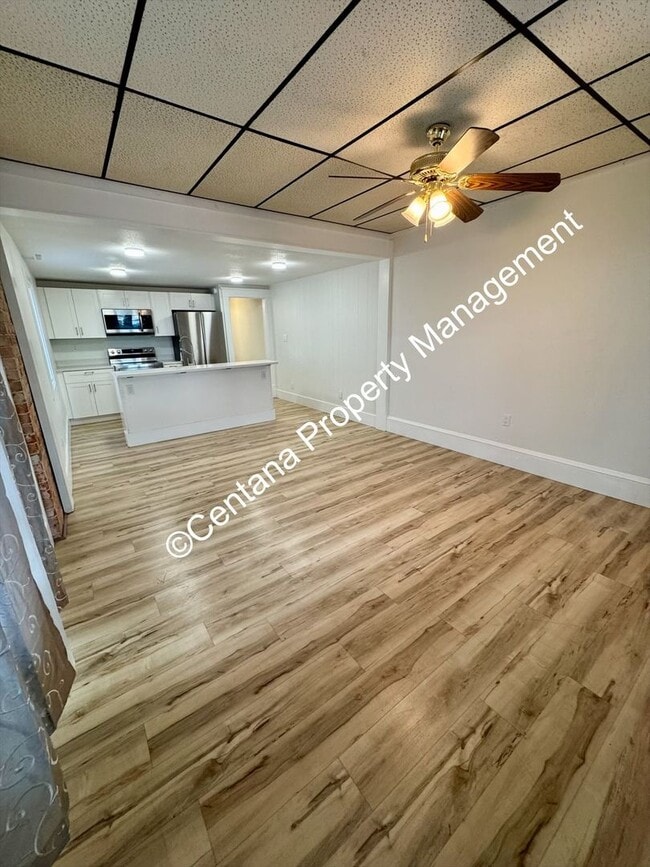 Building Photo - 722 S Montana St