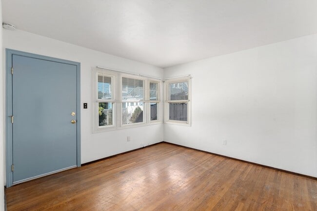 Building Photo - 530-32 W Ivy St