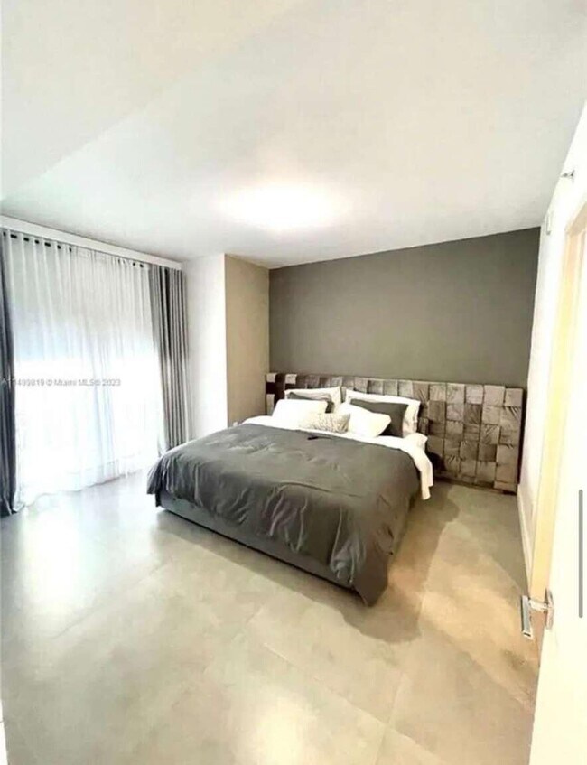 Building Photo - 488 NE 18th St