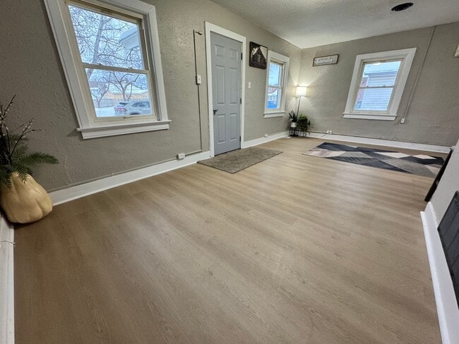 Building Photo - 1 bed, 1 bath home for rent in Waterloo