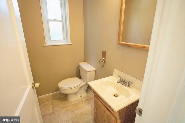 Building Photo - 5915 Ryland Dr