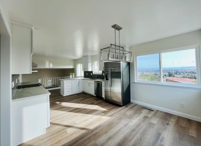 Building Photo - Newly Renovated 4 Bedroom Home with Views