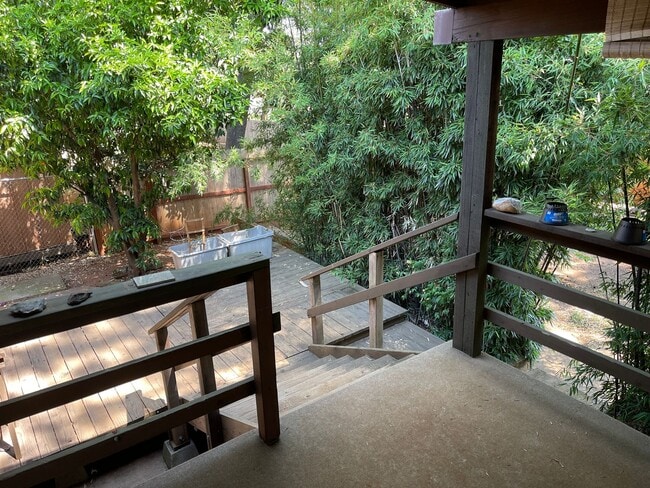 Building Photo - Paradise Oasis-3 bed 2 bath home, Back yar...