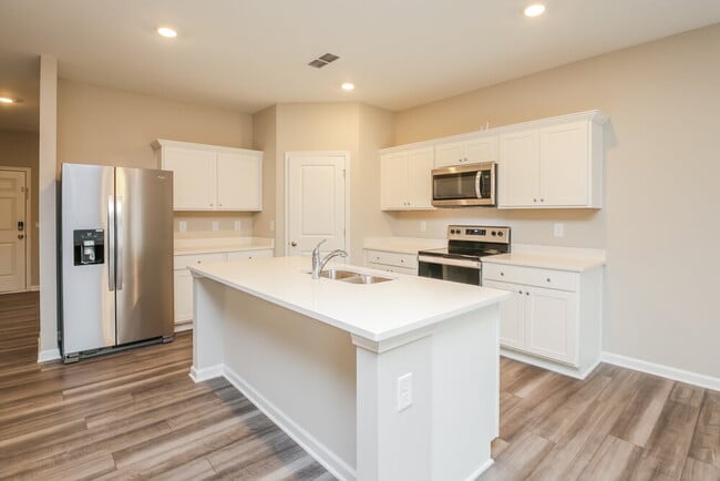 Building Photo - 80 Hyde Park