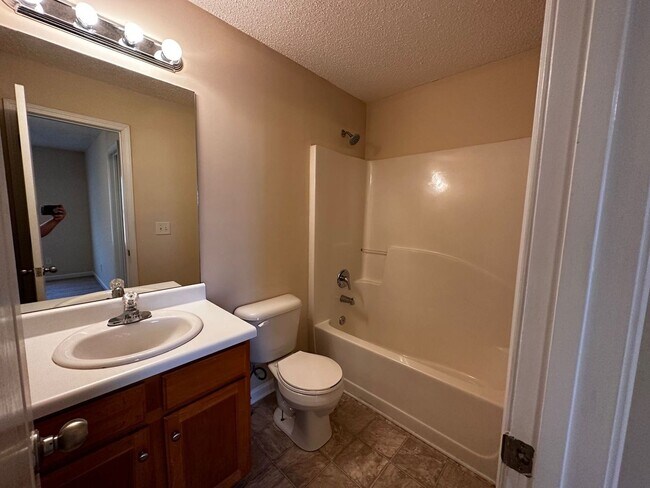 Building Photo - BRIDGEWATER HOME! PRE-LEASING FOR AUGUST 2026!