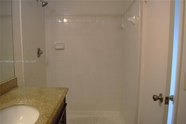 Building Photo - 10013 Winding Lake Rd