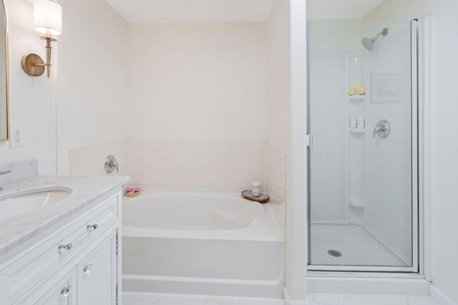 Building Photo - Luxury condo in Natomas!