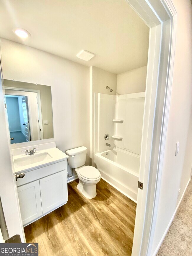 Building Photo - 256 Lauritsen Way