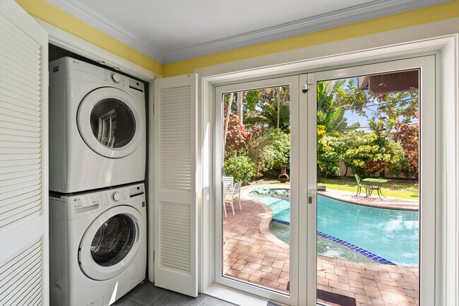 Building Photo - 614 SE 5th Ct