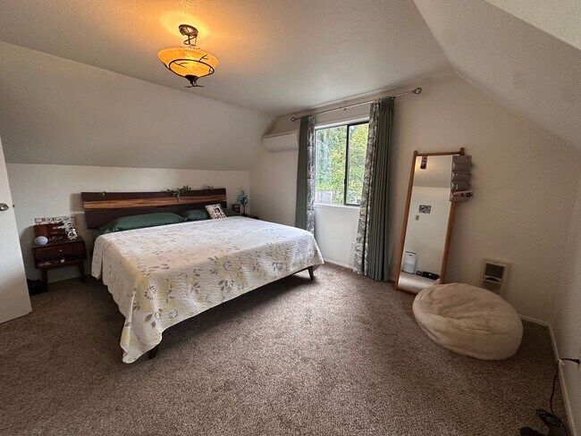 Building Photo - Wonderful Two-Story Seattle House ready to for a family to make it a HOME!