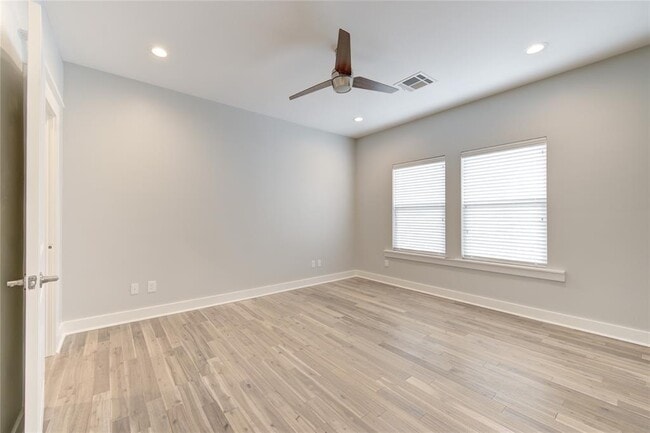 Building Photo - 1418 Studewood St
